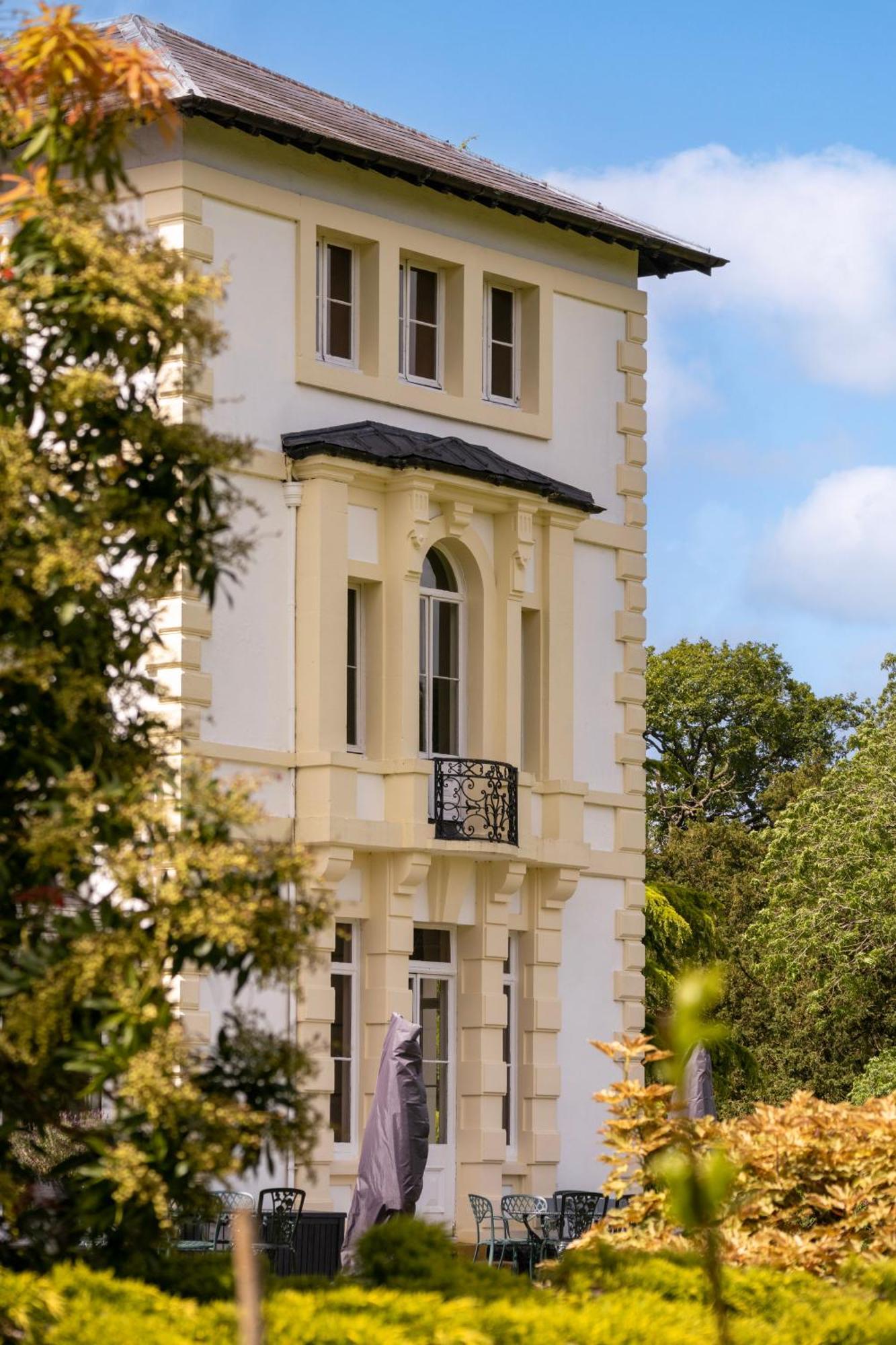 The Falcondale At Lampeter Bagian luar foto