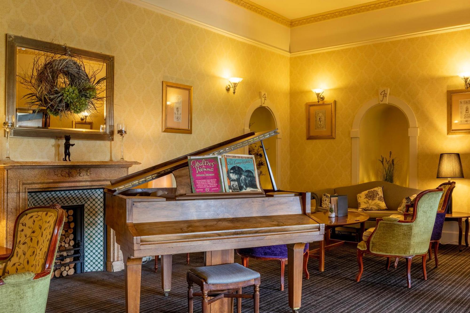 The Falcondale At Lampeter Bagian luar foto